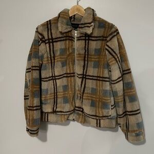 Plaid Fleece Jacket
KNOW ONE CARES
Buckle
